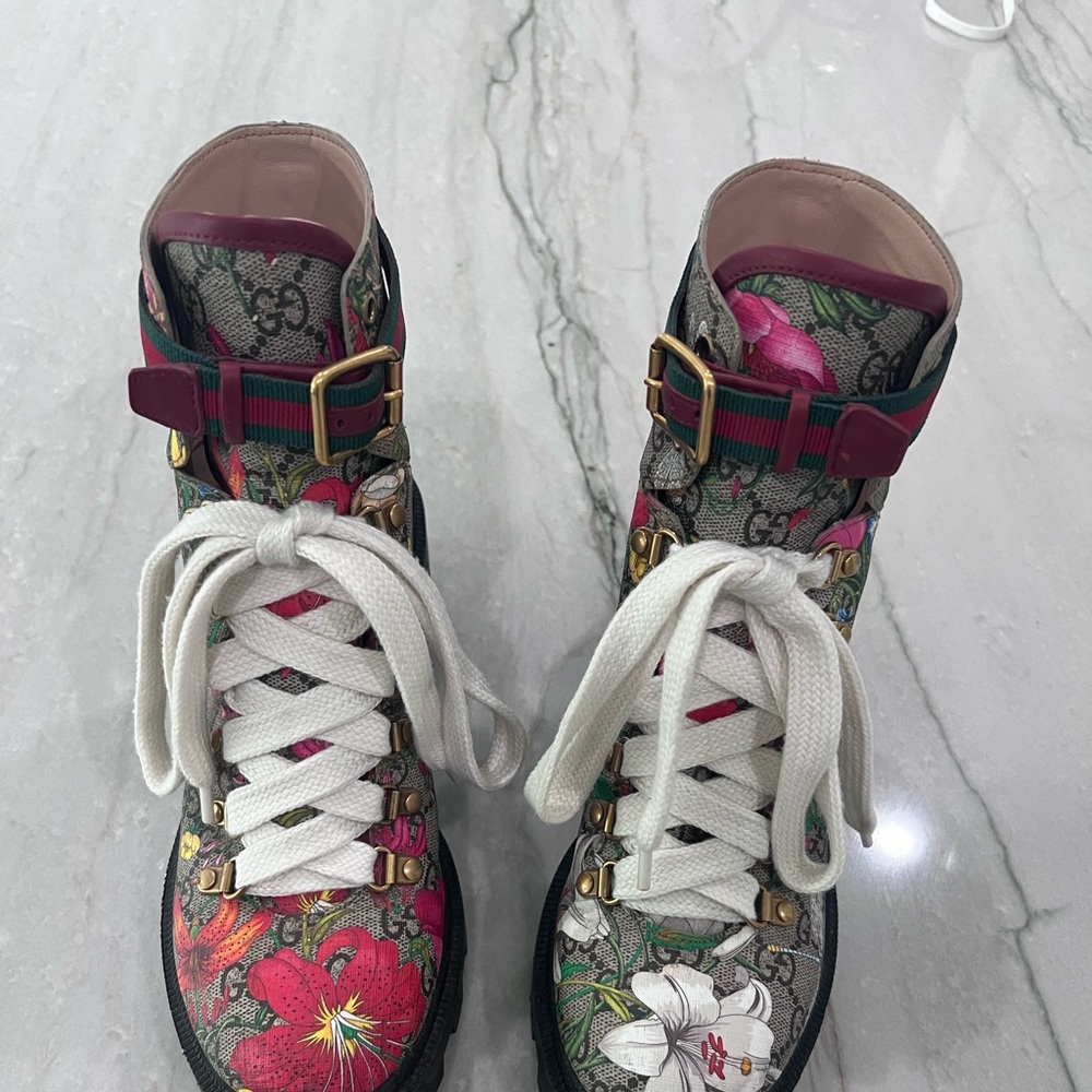 Gucci women’s ankle boots never worn mint new condition…size eu 39